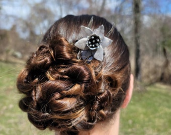 Daffodil Hair Fork / Botanical Hair Accessory / Flower Hair Fork / Springtime Narcissus / December Birth Flower / March Birth Flower