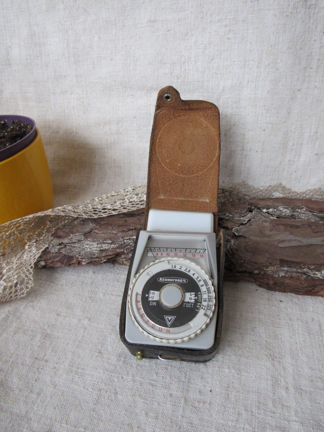 Vintage Ussrn USSR LIGHT METER Leningrad 4, Photoelectric Exposure