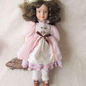 Poupée en porcelaine, poupée en robe rose, poupée allemande - France