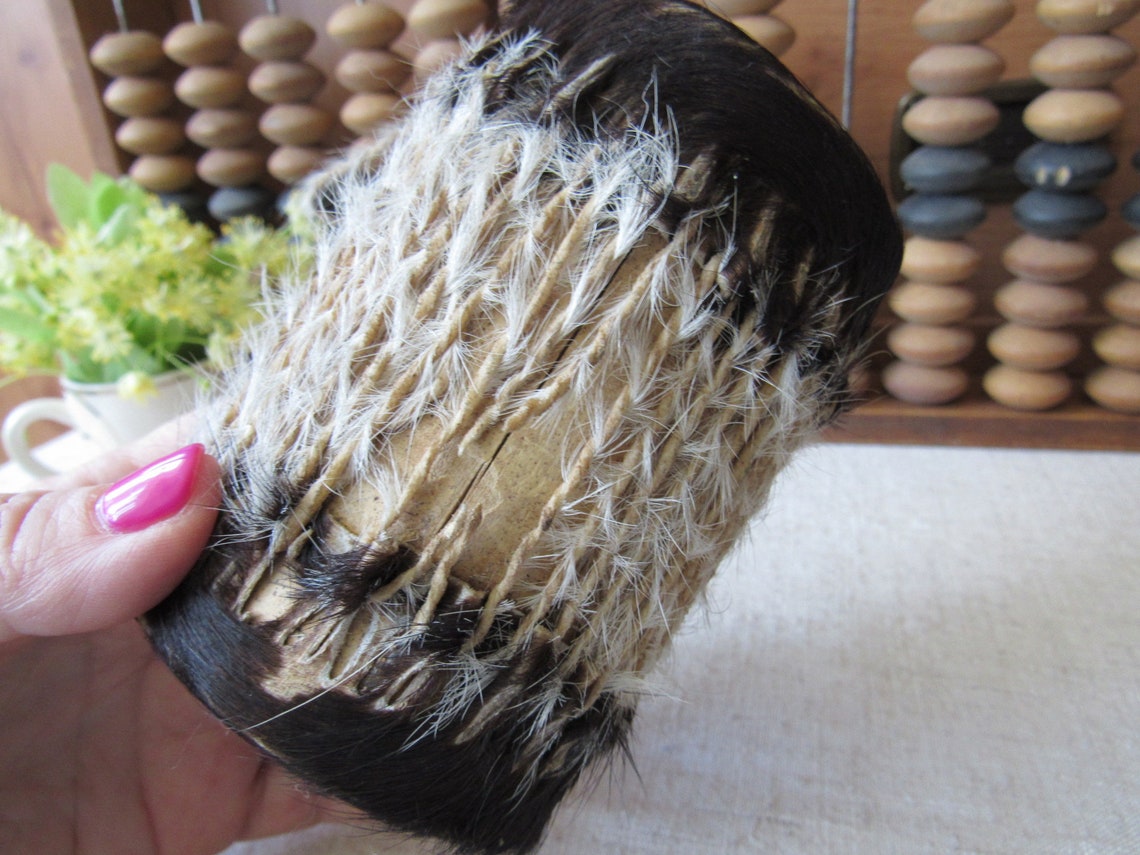Handmade African Goat Skin Drum: Vintage Musical Instrument, foto 3 di 5