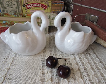 planter set, swan figurines, White swan planters, two swans