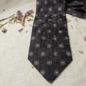 Dunkelgraue Seidenkrawatte, Krawatte mit Blumen, 100% Seidenkrawatte
