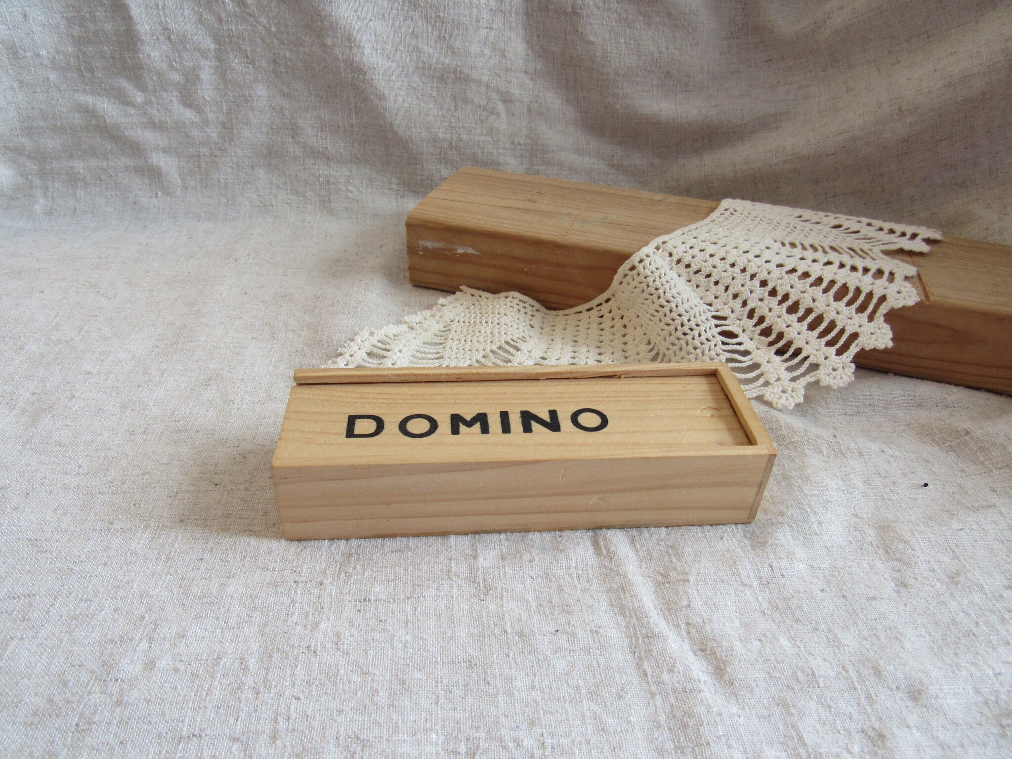 Ancien Jeu De Dominos - Boîte Bois Et 28 Dominos En Bois - Vintage, Sans Marque
