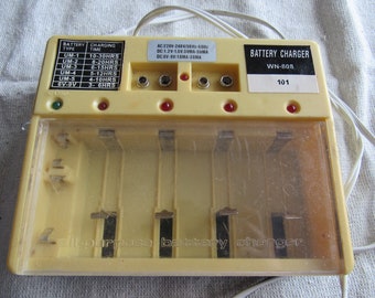 Vintage Battery charger Model WN-808 vintage Electronic device Electronics Retro Gadget battery charger for different sizes