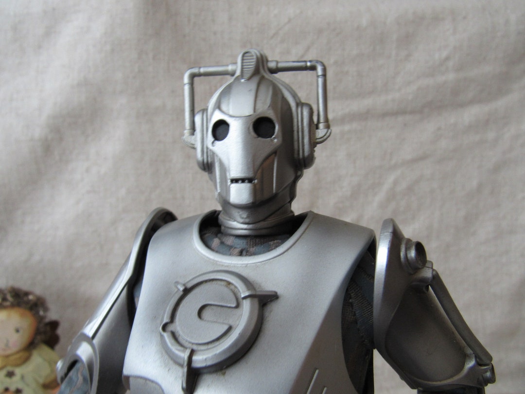 Doctor Who Cyberman Steingut Krug 1 Liter - Offizielle BBC Merchandise In TARDIS Box