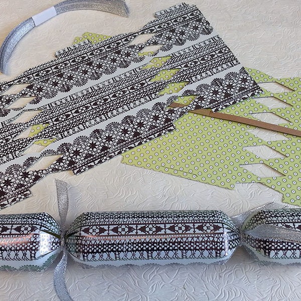 DIY/Fill Your Own Christmas / New Year's / Holiday Party Cracker Kit - Set of 6 Favors - Lace