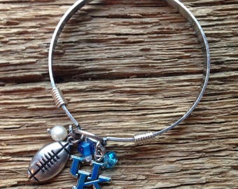 UK Wildcats bangle bracelet with matching beads: Kentucky Wildcats bracelet, UK cats jewelry, UK charm bracelet, Kentucky bangle