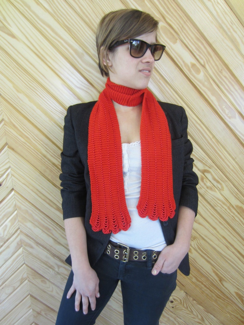 ARTDECO BEADED SCALLOPED Edge Knitted Scarf Fire Engine Red Peruvian