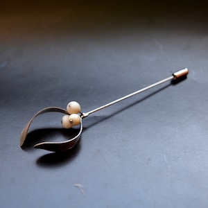 Freundliche Brosche Mistel