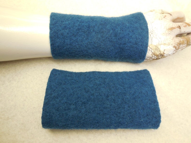 Valencia, wool, gloves, wool arm warmers softly wrist, Tyrolean cooked wool very expensive fabric, The popular gift Blue