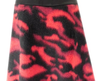 Chic, valuable warm skirt a form soft, Cooked wool, happy, warm, Durable, dirt-repellent  The cut adapts wonderfully to the Body shape