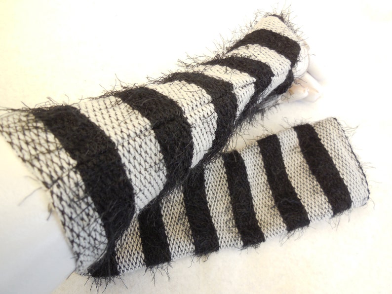warmly gloves, finely grey arm warmers, ideal to dresses or over a thin sweater, slightly formed and fits good , the popular gift 画像 2