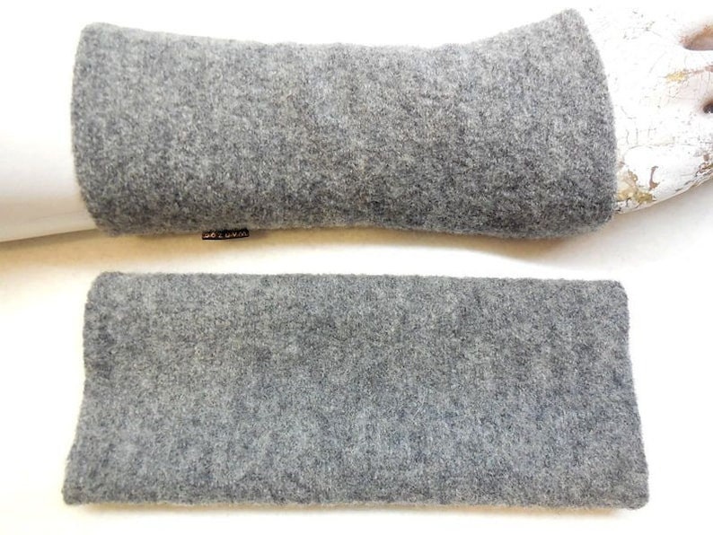 Valencia, wool, gloves, wool arm warmers softly wrist, Tyrolean cooked wool very expensive fabric, The popular gift Gray