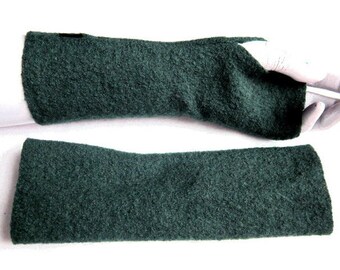 softly, gloves, arm warmers, wool, quality, this incredible colour changer is back. From fir blue to moss green always the popular gift