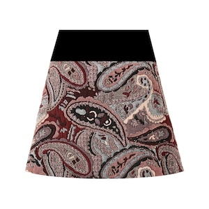 Warmer, weicher Stretch Rock in A Form aus feinem Strickstoff passt wunderbar an der Körperform und fällt besonders schön, das Geschenk
