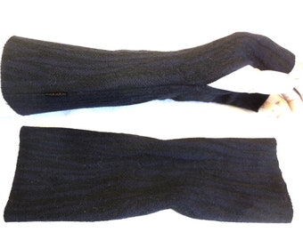 Soft wool gloves, arm warmers ideal to dresses or over a thin sweater elastic, slightly formed and fits good, popular gift