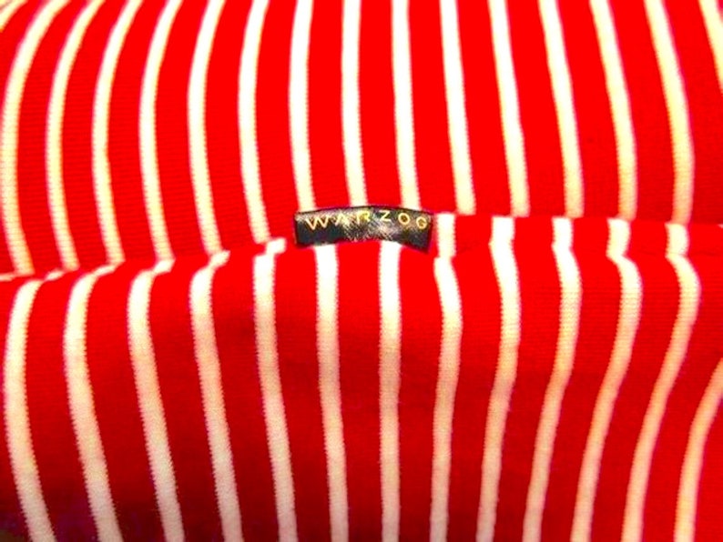 May include: Red and white striped fabric with a black label that says "WARZOG".