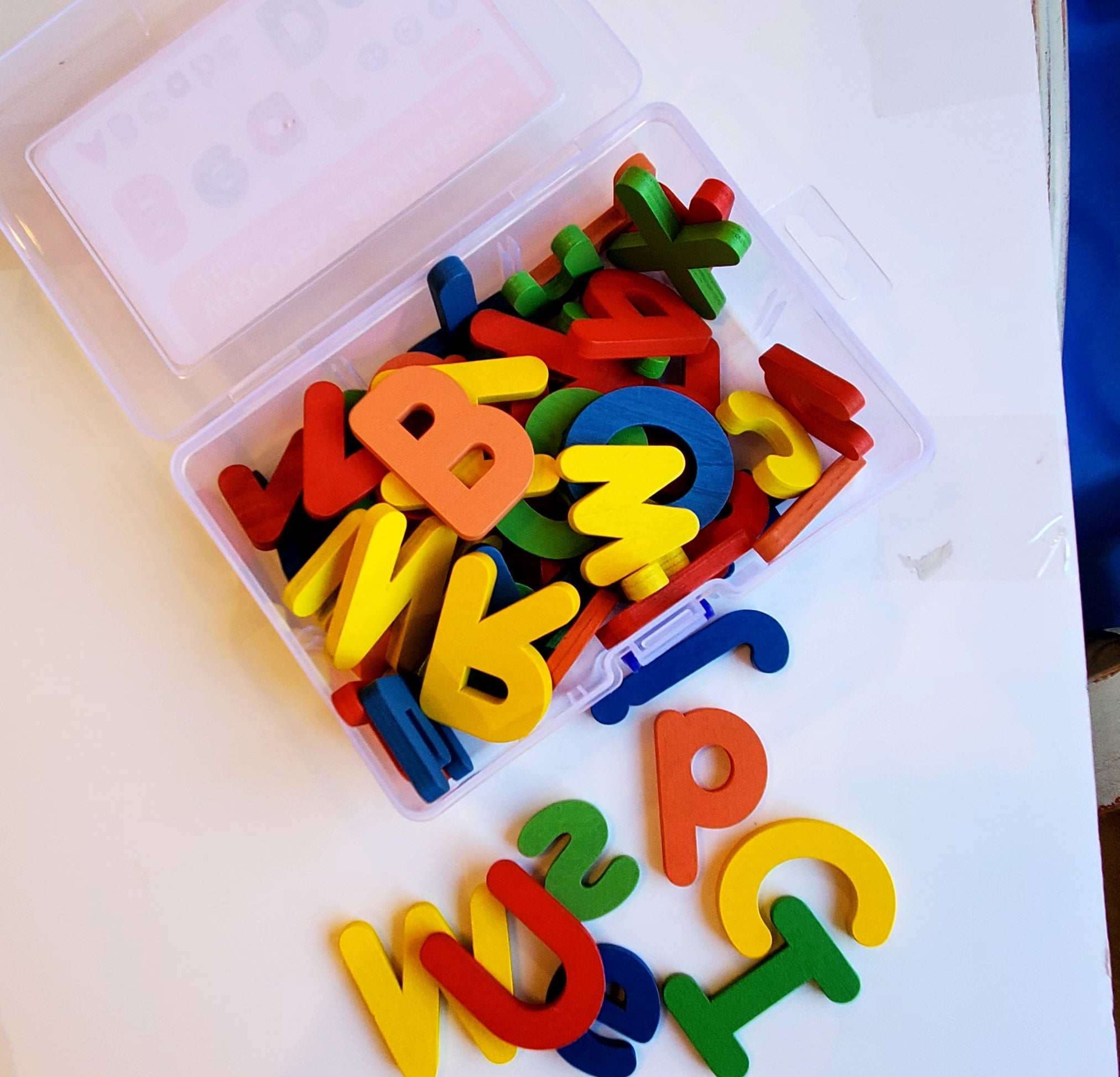 PLAYSHOES Lettera O Dell'Alfabeto In Legno Multicolore – Decorativa E Educativa Con Orsetto – Dimensioni Originali