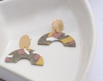 EARRING for WOMAN in polymer CLAY, grey with black sand, yellow, pink and white arch pendant and gold plated ear stud.