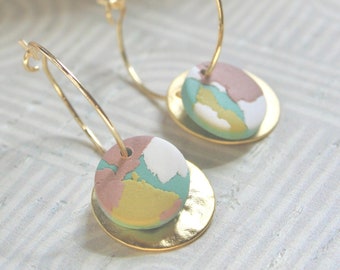 EARRING in polymer clay, round piece with Terrazzo pattern in polymer clay and round piece hammered on ring look (gold or silver).