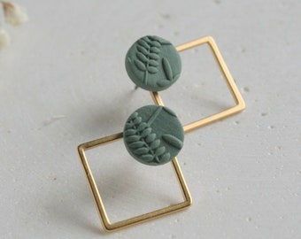 Brinco EAR JACKET em argila polimérica, modelo circular em preto/rosa/verde/azul/beterraba com textura de samambaia e quadrado (dourado/prateado).