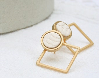 Ear jacket earring, handmade in polymer clay, ivory color piece with fern pattern cercle stud on gold stud, square piece.