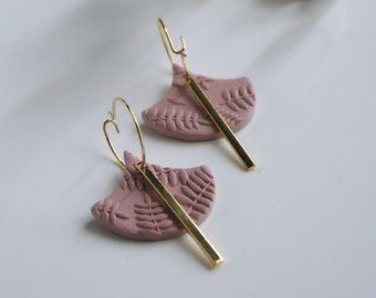 EARRING for woman in polymer clay, fern pattern piece, gold plated brass, gold plated bar AND gold ring hook.