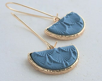 EARRING long style, gold OR silver ring, half cercle pendant shape, polymer clay pendant with Deco art pattern, blue color.