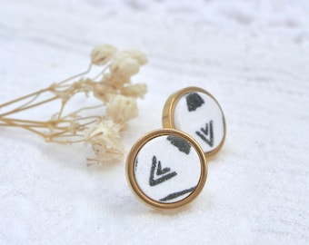 EARRING for woman in polymer clay, arrow pattern piece in polymer clay on cercle ear studs, gold plated stud, stainless steel stem.