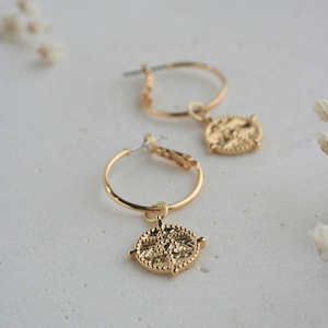 Pendiente de mujer boho minimalista, pendiente de aro color dorado, colgante circular en oro de 16k.