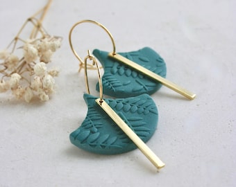 EARRING for woman in polymer clay, dark turquoise fern pattern piece, gold plated brass, gold plated bar AND gold ring hook.