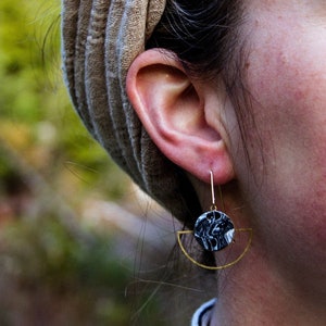 EARRING acetate boho for women, black marbre cercle acetate on half cercle with long gold plated hook. image 4