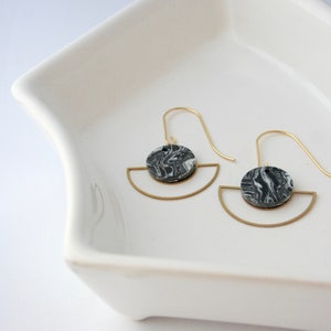 EARRING acetate boho for women, black marbre cercle acetate on half cercle with long gold plated hook. image 2