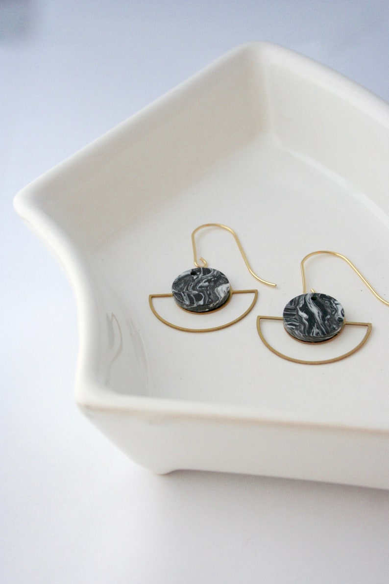 EARRING acetate boho for women, black marbre cercle acetate on half cercle with long gold plated hook. image 2