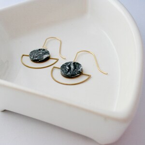 EARRING acetate boho for women, black marbre cercle acetate on half cercle with long gold plated hook. image 3