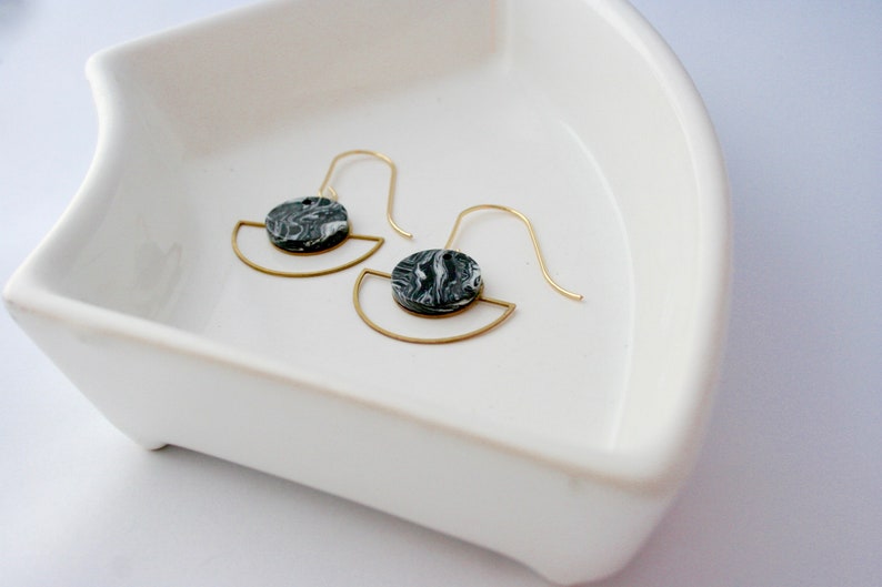 EARRING acetate boho for women, black marbre cercle acetate on half cercle with long gold plated hook. image 3