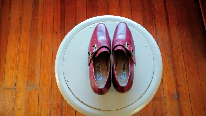 Buckle heels size 6 red leather womens with buckle vintage connie early 90s size 6b made in brazil dark red work classic unique retro