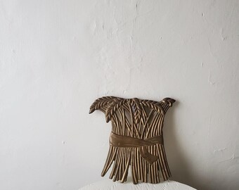 Salvamanteles de trigo de latón de los años 80, regalo vintage de estilo cottagecore para inauguración de la casa.
