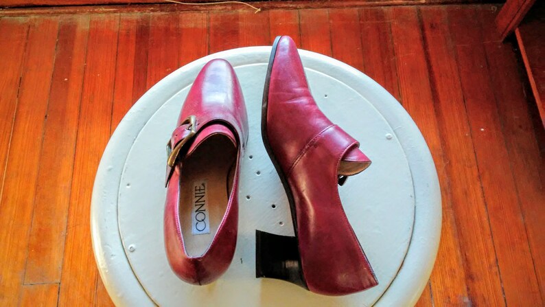 Buckle heels size 6 red leather womens with buckle vintage connie early 90s size 6b made in brazil dark red work classic unique retro