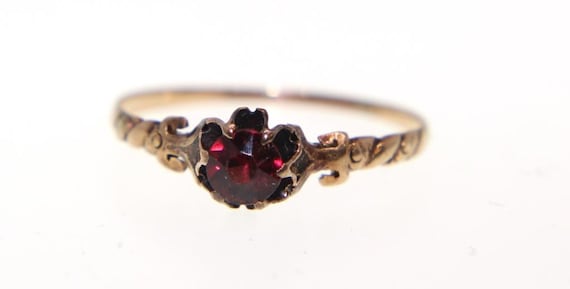 Antique Victorian 10K Garnet Ring
