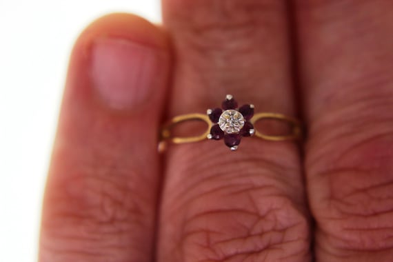 Vintage 10K Ruby Flower Ring - image 4