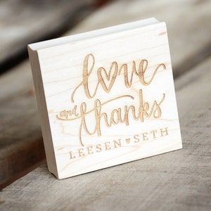 Sello de amor y agradecimiento, sello de goma personalizado para recuerdo de boda. Etiquetas de regalo para hacer tú mismo con la fecha de la boda. Tarjeta de firma familiar