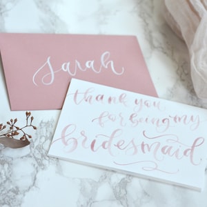 Aquarelle Merci d'être mes cartes de demoiselle d'honneur. Cartes de fête nuptiale peintes à la main, cartes de jour de mariage pour femme de chambre ou matrone d’honneur et plus encore