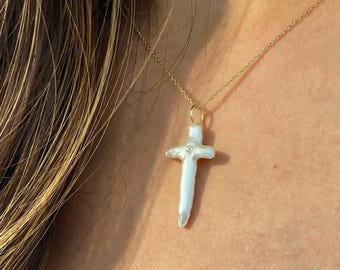Divine Nacre Necklace: Pearl Cross Pendant with Diamond