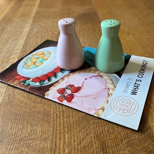 Vintage S & P set (1960s)