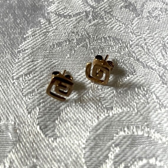 14K Greek Key: Gold ring & stud earrings set - image 3