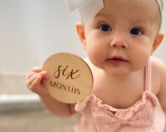 Wood Monthly Milestone Markers, monthly baby milestone, monthly portrait props, Month Milestone Baby Marker Discs, baby photo prop