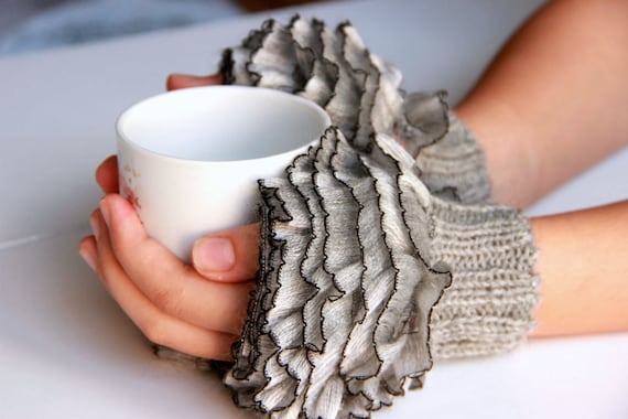 Fingerless Gloves, Frilly  Gloves, Cozy Hand Knitted Mittens, Handknit Elegant Ruffled Gloves, Ruffled Gloves, Winter Fashion Accessories