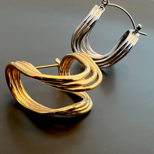 18K Gold Wavy Geometric Hoop Earrings