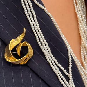 Gold Chunky Brooch | Geometric Ribbon Swirl Pin | Vintage Statement Brooch